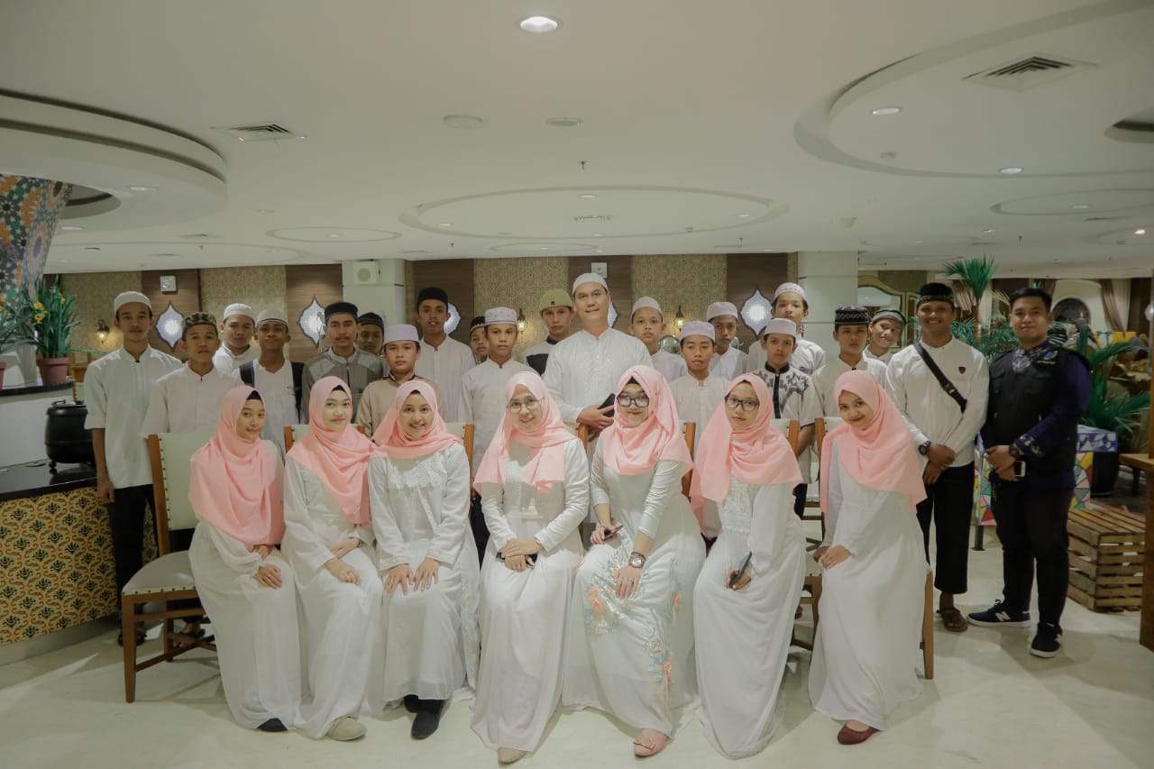 Ajak Shalawatan, Grand Dafam Q Hotel Banjarbaru Bikin Senang Anak Yatim