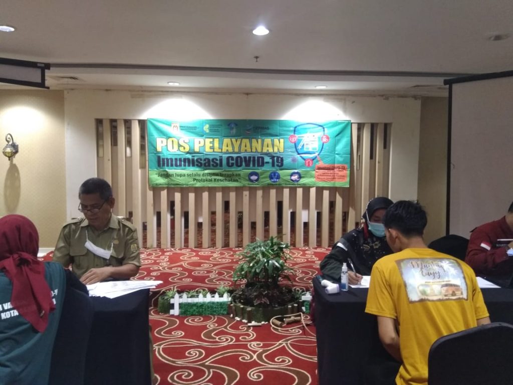 Seluruh karyawan Grand Dafam Q Hotel Banjarbaru mengikuti vaksin Booster ke-2